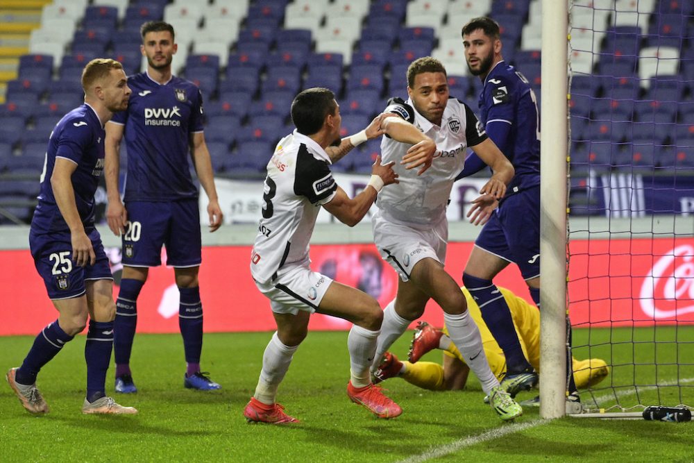 Genk gewinnt bei Anderlecht und hat nur zwei Punkte weniger als Brügge (Bild: Yorick Jansens/Belga)