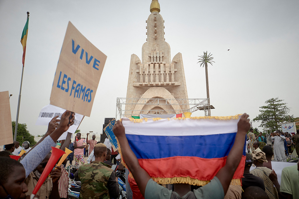 Anhänger von Putschistenführer Goïta in der malischen Hauptstadt Bamako (Bild: Michele Cattani/AFP)