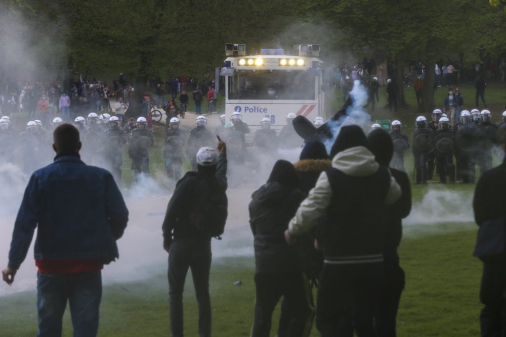 Polizeieinsatz bei der illegalen Veranstaltung La Boum 2 (Bild: Nicolas Maeterlinck/Belga)