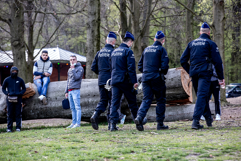 Polizisten am 2. April im Brüsseler Bois de la Cambre (Bild: Hatim Kaghat/Belga)