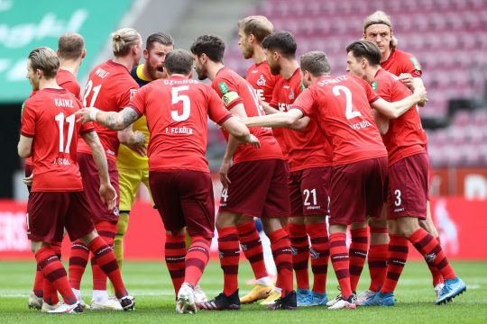 Köln darf vom Klassenerhalt träumen (Bild: Rolf Vennenbernd/AFP)
