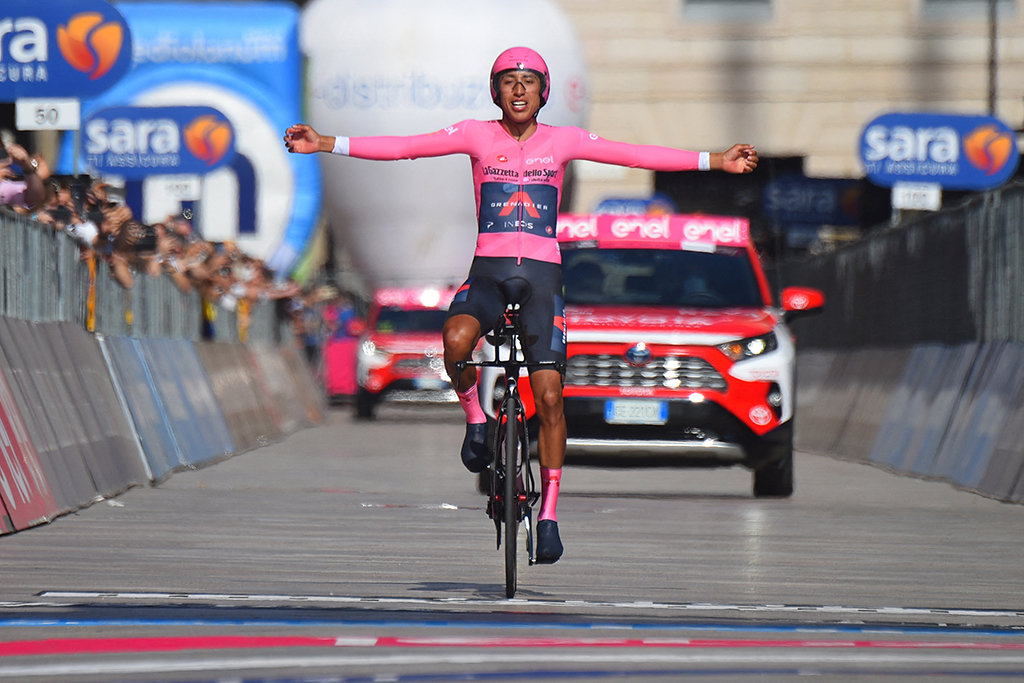 Giro D Italia Bernal Holt Gesamtsieg Ganna Gewinnt Abschlusszeitfahren