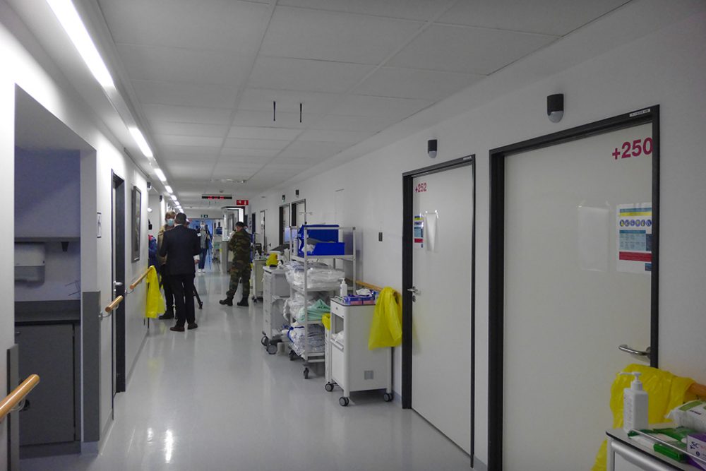 Covid-Station im Krankenhaus 'Cliniques d'Europe' in Etterbeek, Brüssel (Bild: Ophelie Delarouzee/Belga)