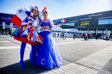 Eurovision Song Contest in Rotterdam - Fans warten auf das erste Halbfinale (Bild: Robin Utrecht/AFP)