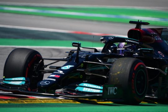 Hamilton war in der Qualy in Barcelona der Schnellste (Bild: Lluis Gene/AFP)