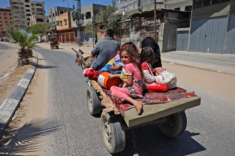 Palästinensische Familie im Gazastreifen auf der Flucht (Bild: Mohammed Abed/AFP)