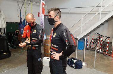 Hayabusa - die belgische Fallschirmsprung-Nationalmannschaft beim Training in Spa (Bild: Christophe Ramjoie/BRF)