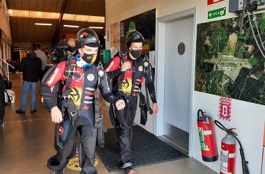 Hayabusa - die belgische Fallschirmsprung-Nationalmannschaft beim Training in Spa (Bild: Christophe Ramjoie/BRF)