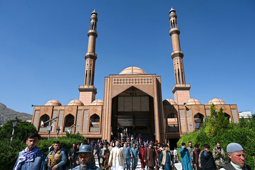 Ende des Ramadan: Gläubige verlassen die Abdul-Rahman-Moschee in Kabul (Bild: Wakil Kohsar/AFP)