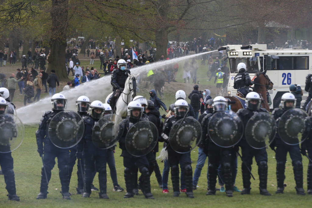 Polizeieinsatz bei La Boum 2 (Bild: Nicolas Maeterlinck/Belga)