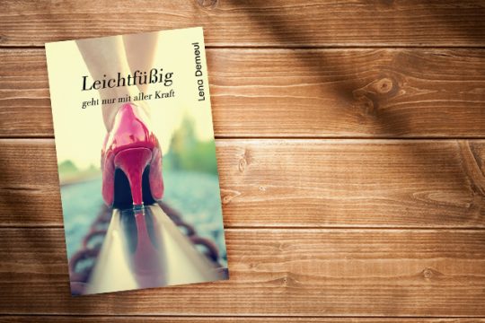 "Leichtfüßig geht nur mit aller Kraft" von Lena Demeul