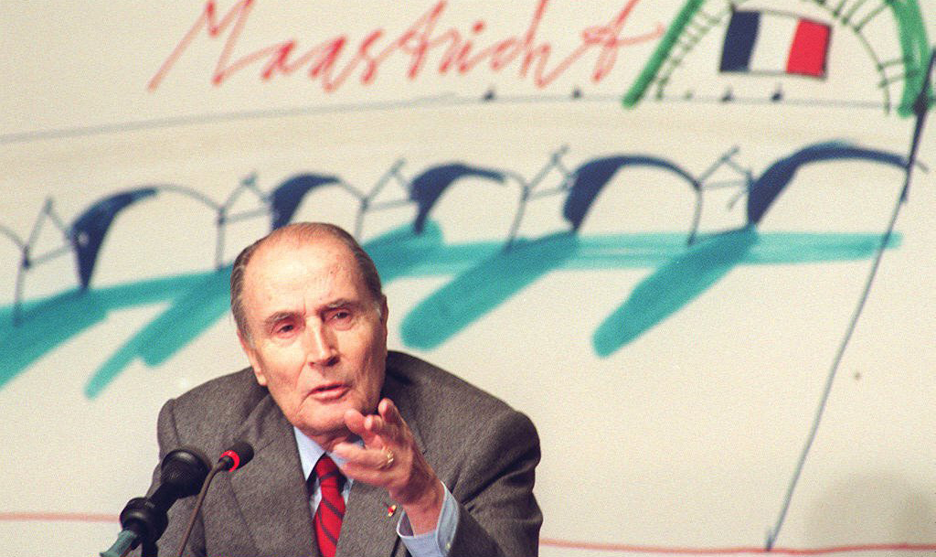 Der ehemalige französische Präsident Francois Mitterrand beim Maastrichter EU-Gipfel im Dezember 1991 (Bild: Gerard Fouet/ys/EPA)