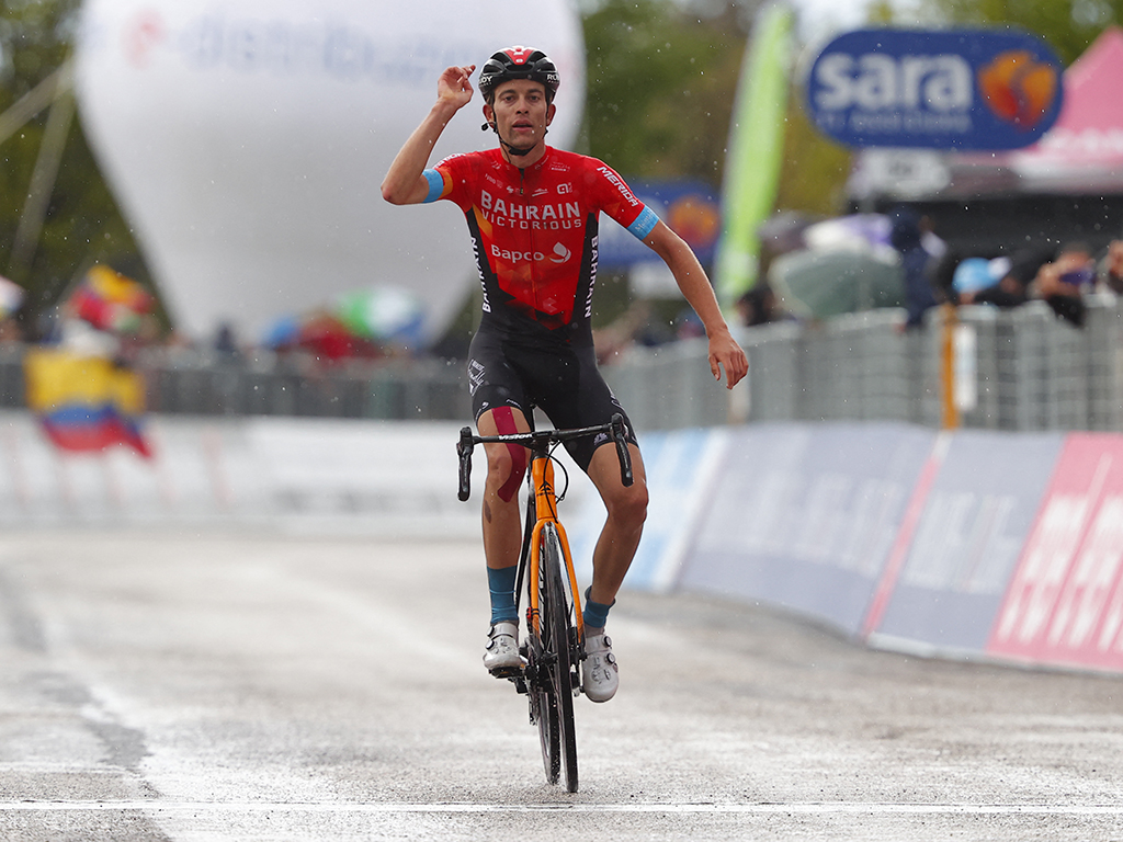Gino Mäder gewinnt die erste Bergankunft beim Giro d'Italia (Bild: Luca Bettini/AFP)
