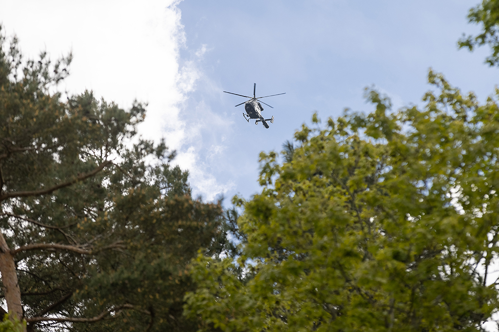 Polizeihelikopter bei der Suche nach Jurgen Conings (Bild: James Arthur Gekiere/Belga)