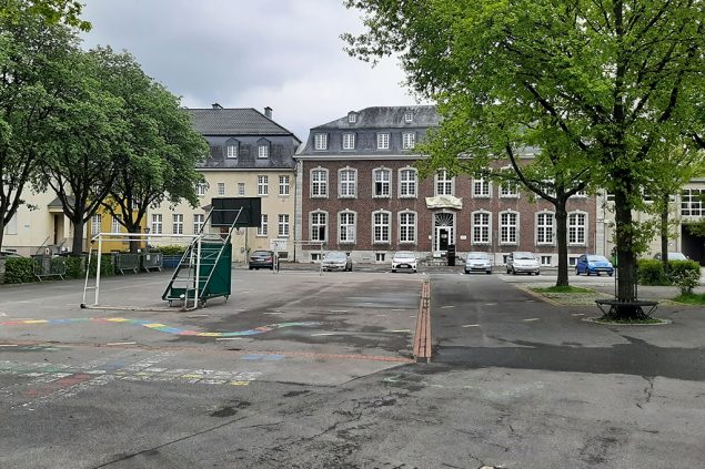 Noch herrscht Schulhofstimmung auf dem Scheiblerplatz in der Unterstadt (Bild: Manuel Zimmermann/BRF)