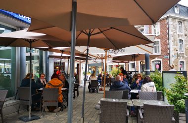 Terrasse am Ratskeller in Eupen (Bild: Raffaela Schaus/BRF)