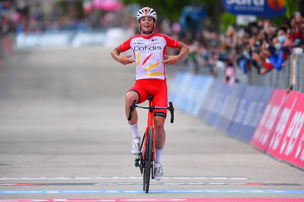 Victor Lafay auf der Ziellinie (Bild: Dario Belingheri/AFP)