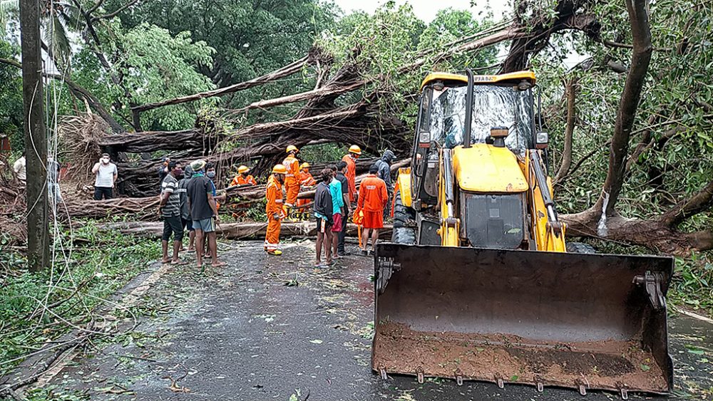 Zyklon an der Westküste Indiens (Bild: National Disaster Response Force (NDRF)/AFP)