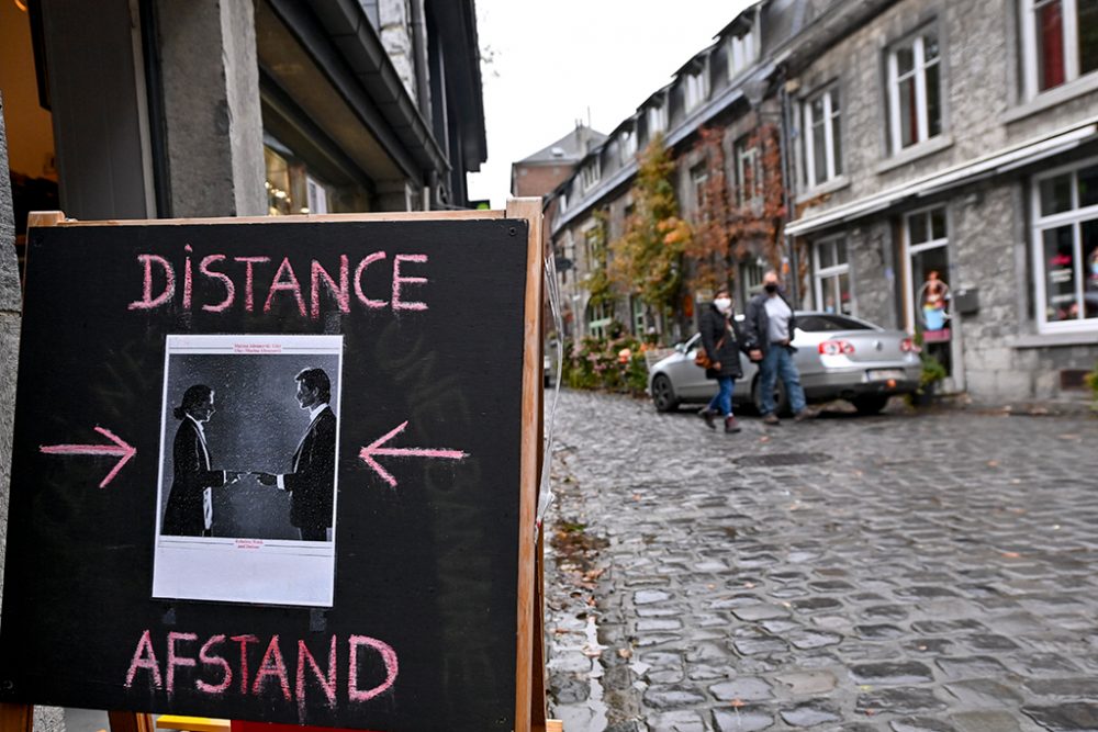 Hinweisschild für Abstandsregel