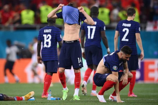 France's players react to the defeat during the UEFA EURO 2020 round of 16 football match between France and Switzerland at the National Arena in Bucharest on June 28, 2021. (Photo by FRANCK FIFE / POOL / AFP)