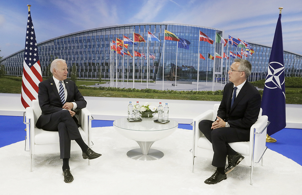 US-Präsident Joe Biden und Nato-Generalsekretär Jens Stoltenberg (Bild: Stephanie Lecocq/Pool/AFP)