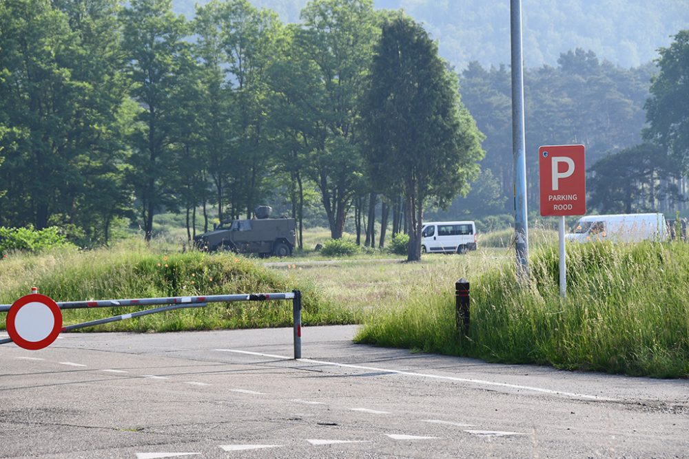 Suche nach Conings am Fußballstadion von Genk (Bild: Pino Misuraca/Belga)