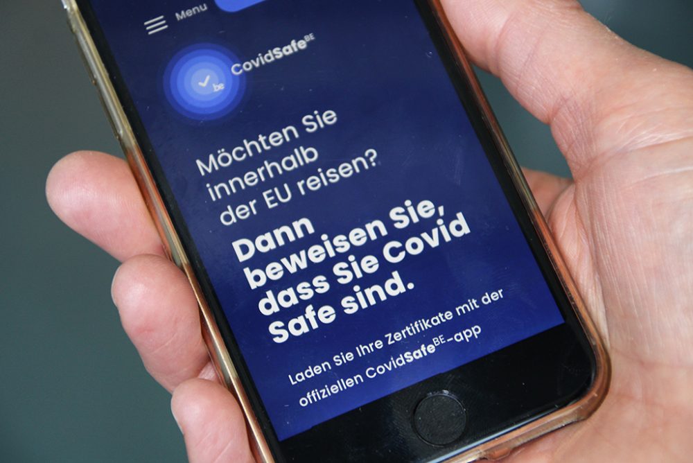 CovidSafeBE - die App fürs Smartphone (Archivbild: BRF)