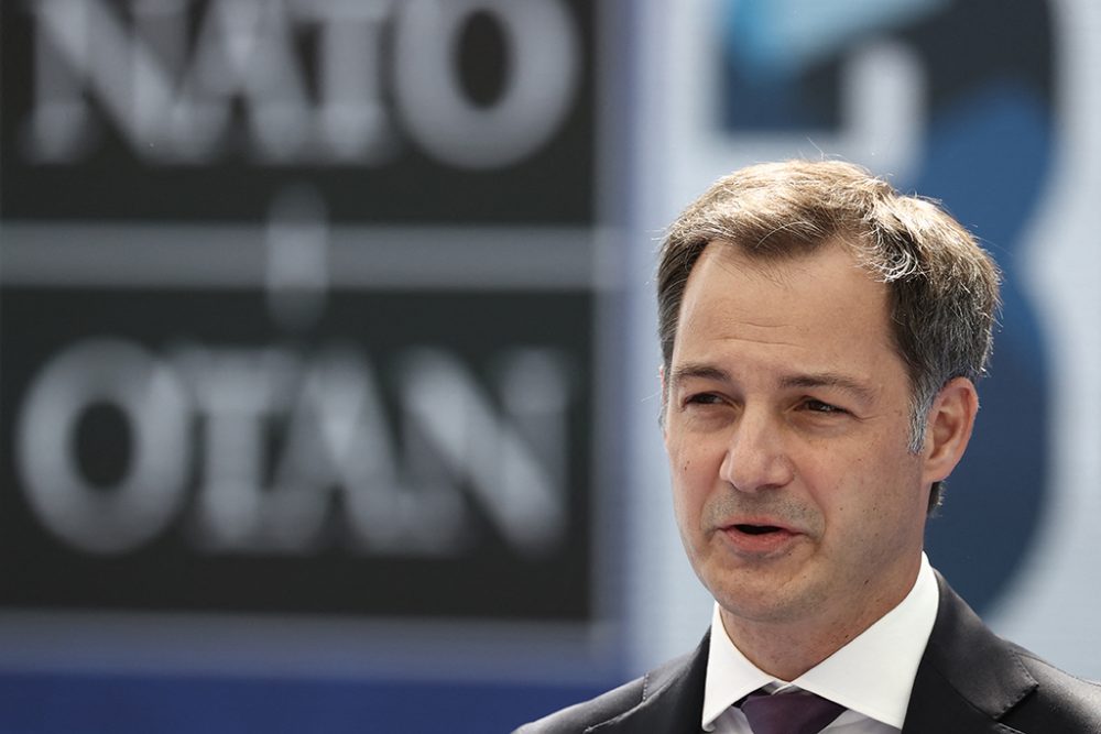 Premierminister Alexander De Croo bei seiner Ankunft im Nato-Hauptquartier (Bild: Kenzo Tribouillard/Pool/AFP)