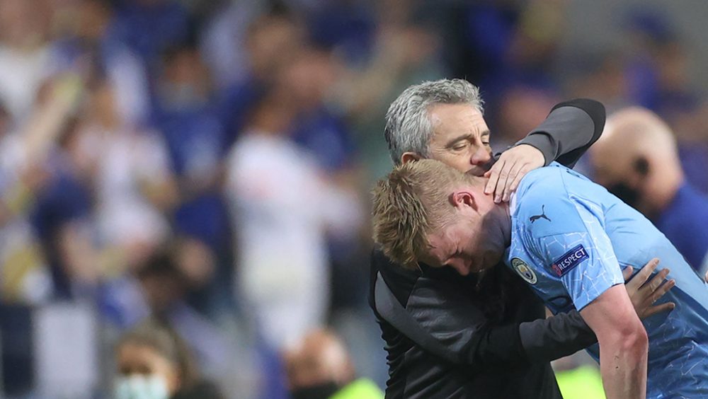 Beim Champions-League-Finale zwischen Manchester City und Chelsea war De Bruyne mit Antonio Rüdiger zusammengeprallt (Bild: Carl Recine/Pool/AFP)