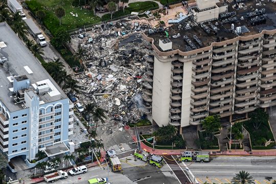 Eingestürztes Wohnhaus in Florida (Archivbild: Chandan Khanna/AFP)