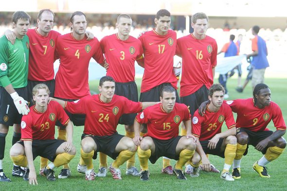 Von der heutigen Nationalelf standen die damals noch als Nachwuchshoffnung eingestuften Thomas Vermaelen (vorne, 2vl) und Jan Vertonghen (hinten, 1vr) auf dem Platz (Bild: Eric Lalmand/Belga)