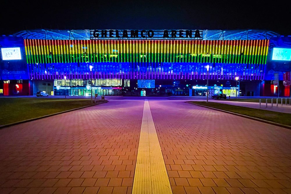 Auch im März ist das Stadion in Gent in Regenbogenfarben erleuchtet worden (Archivbild: Kurt Desplenter/Belga)