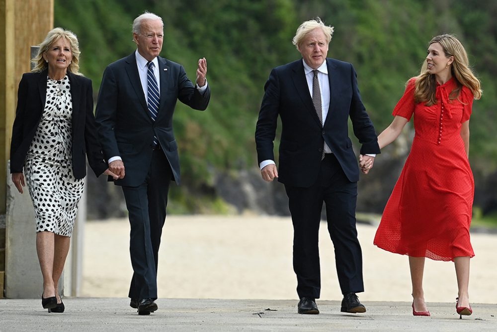 Der britische Premierminister Boris Johnson und seine Frau Carrie Johnson bei einem Vorabtreffen zum G7-Gipfel mit US-Präsident Joe Biden und seiner Frau Jill Biden (Bild: Brendan Smialowski/AFP)