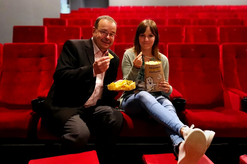 Rainer und Larissa Stoffels vom Kino Scala in Büllingen sind bereit für den Neustart (Bild: Raffaela Schaus/BRF)