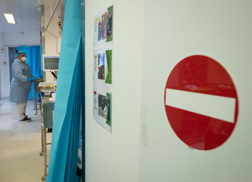 Covid-Station im Unikrankenhaus von Jette (Bild: Benoit Doppagne/Belga)