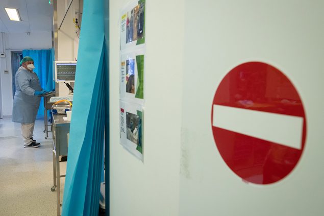 Covid-Station im Unikrankenhaus von Jette (Bild: Benoit Doppagne/Belga)