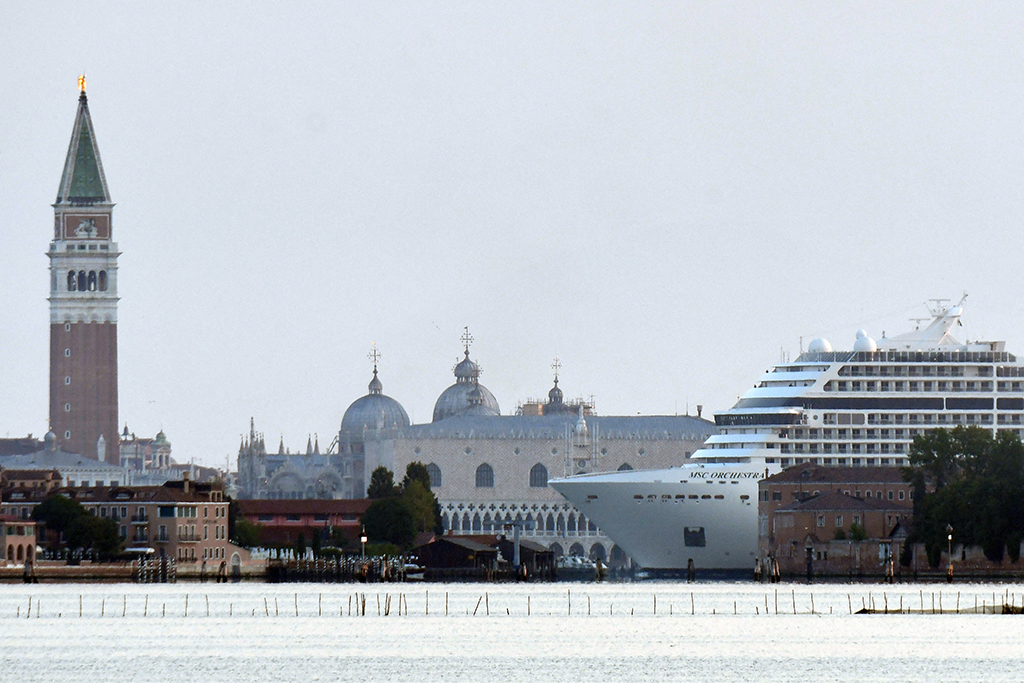 Kreuzfahrtschiff in der Lagune von Venedig (Bild: Andrea Pattaro/AFP)