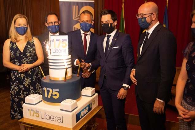 Liberale feiern in Brüssel 175. Geburtstag - Eva De Bleeker, Vincent Van Quickenborne, Egbert Lachaert, Georges-Louis Bouchez und Charles Michel (Bild: James Arthur Gekiere/Belga)