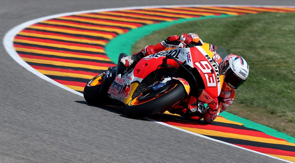 Marc Marquez am Sachsenring (Bild: Ronny Hartmann/AFP)