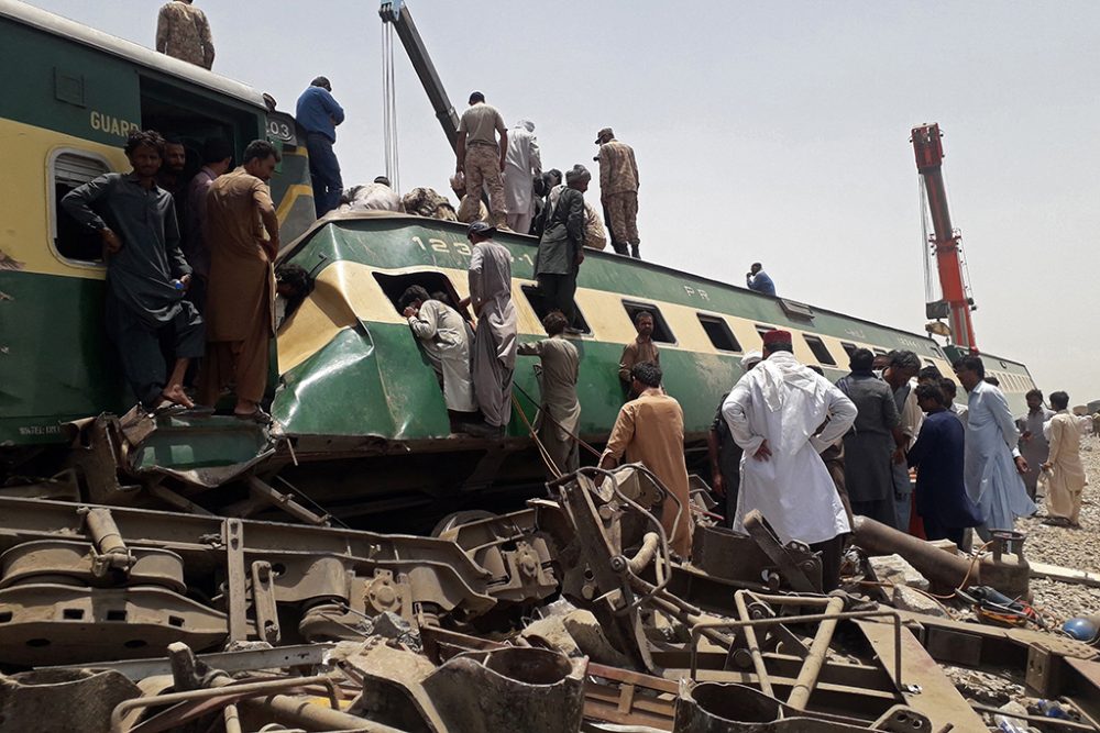 Mindestens 33 Tote bei schwerem Zugunglück in Pakistan (Bild: Shahid Ali/AFP)