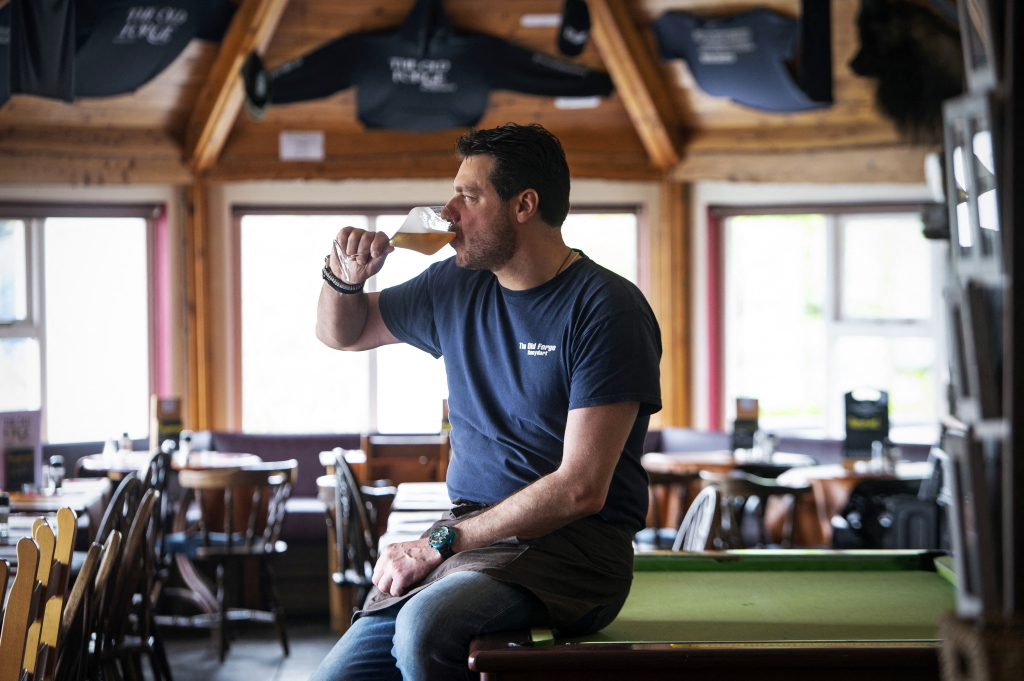 In einem Pub in Schottland (Bild: Andy Buchanan/AFP)