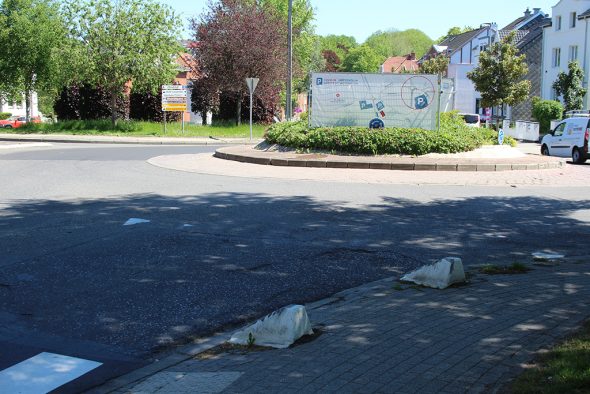 Eupen installiert Radabweiser zur Verkehrsberuhigung (Bild: Andreas Lejeune/BRF)