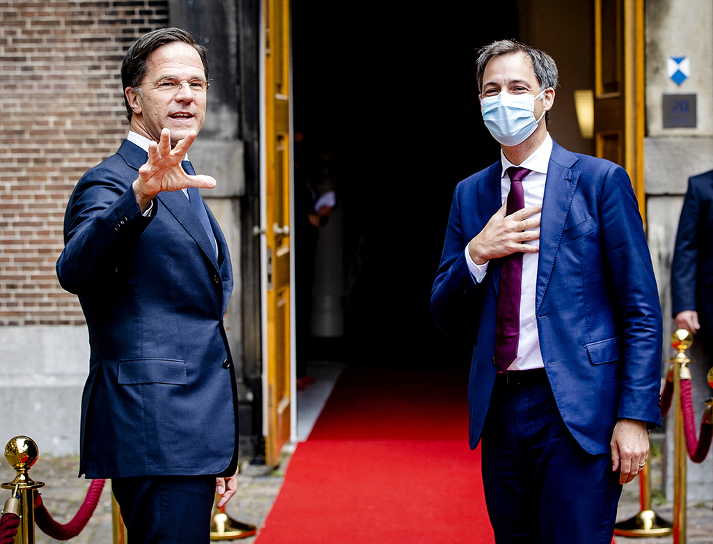 Mark Rutte und Alexander De Croo am Dienstag in Den Haag (Bild: Sem van der Wal/ANP/AFP)