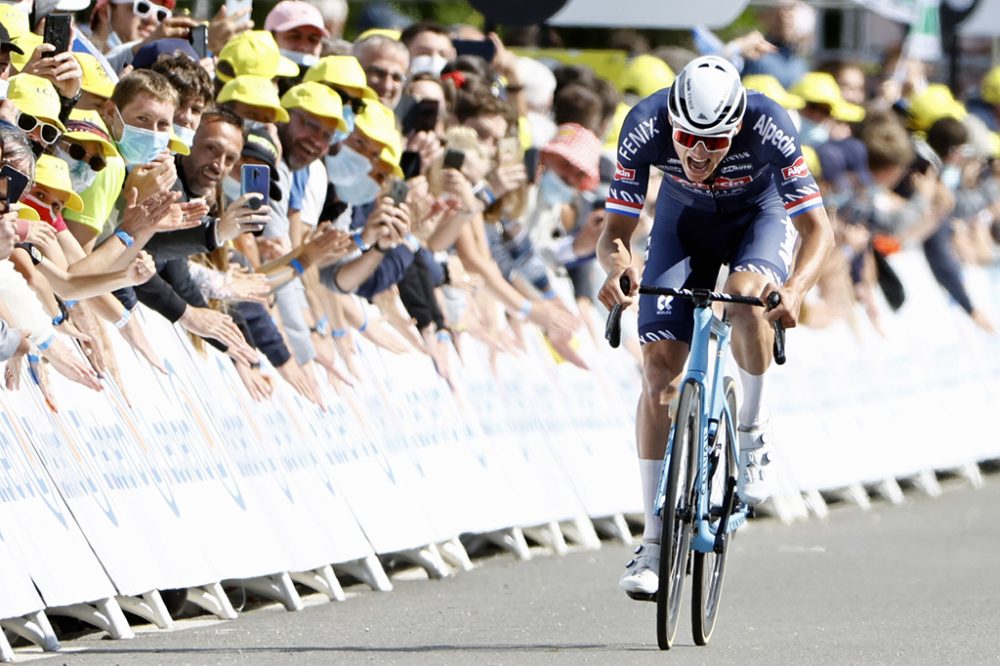 Mathieu Van der Poel gewinnt die zweite Etappe der Tour de France (Bild: Jan Demeuleneir/Belga)