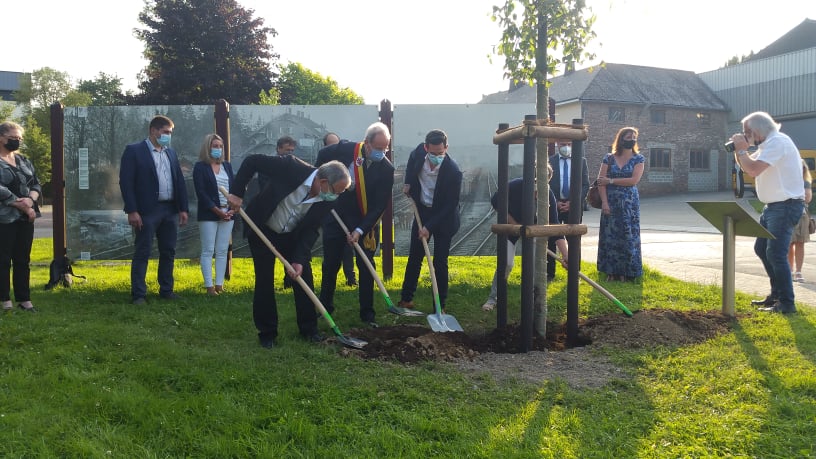 Nationalfeiertag in St. Vith: Baum der Erinnerung gepflanzt (Bild: Gemeindeverwaltung St. Vith)