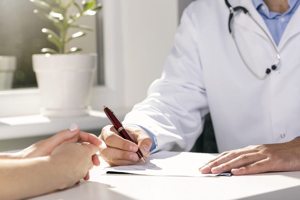 Ärztliche Beratung - Arzt und Patient