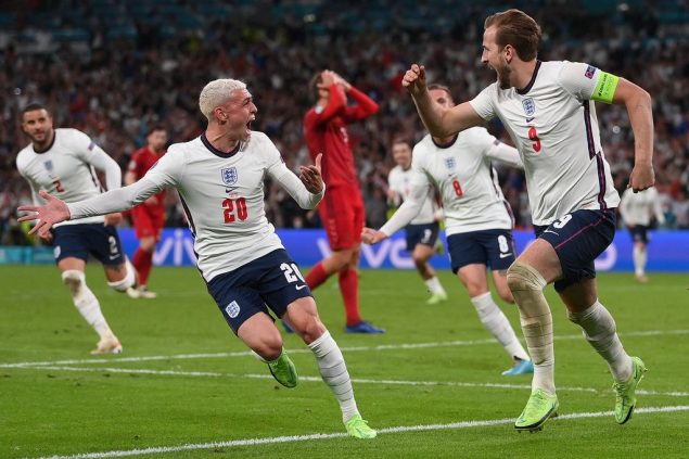 England jubelt über den Siegtreffer (Bild: Laurence Griffiths/AFP)