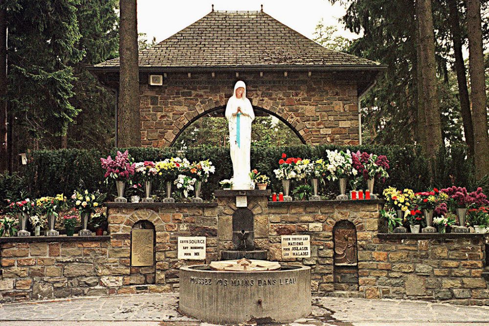 Die Statue der Jungfrau der Armen in Banneux (Bild: Gabriel Cadenas/Belga)