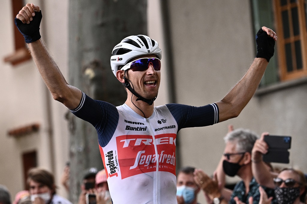 Bauke Mollema feiert seinen Etappensieg in Quillan (Bild Anne-Christine Poujoulat/AFP)