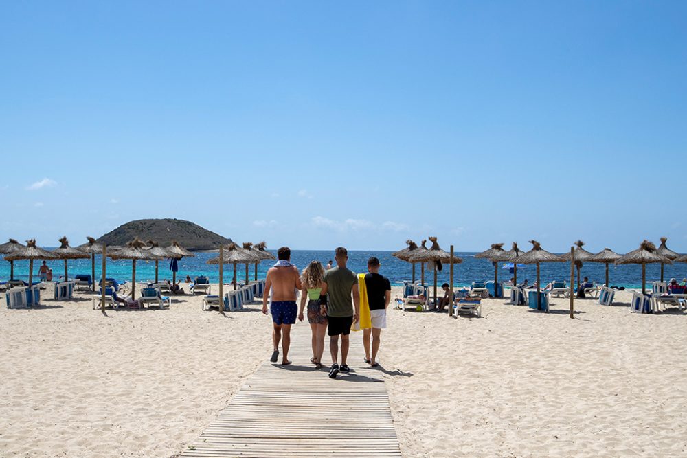 Touristen auf Mallorca (Bild: Jaime Reina/AFP)